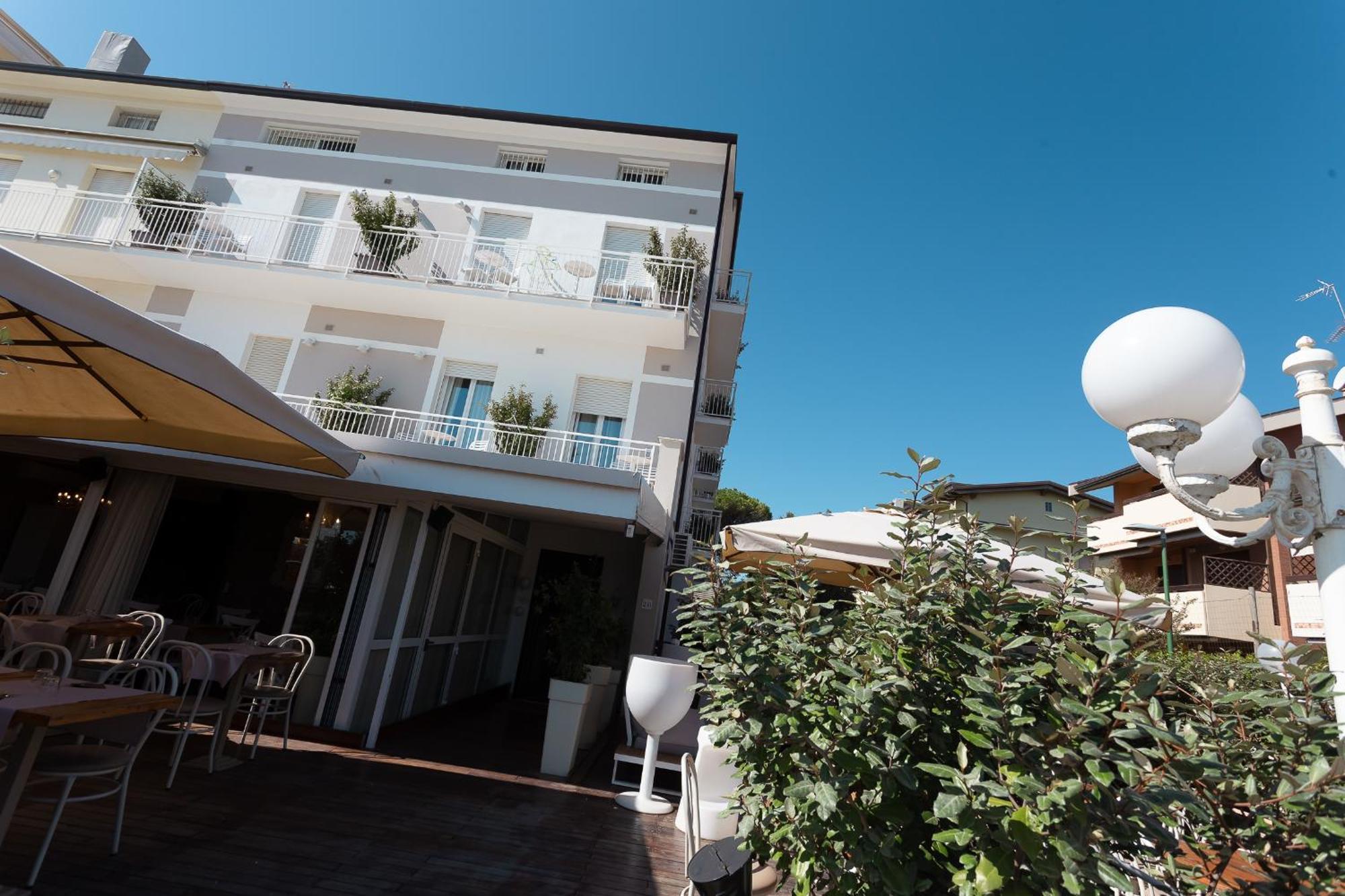 Hotel Ronchi Cervia Exteriör bild