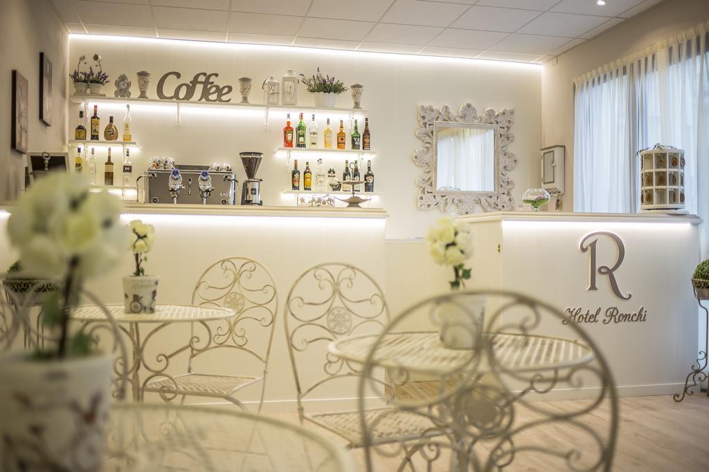 Hotel Ronchi Cervia Exteriör bild